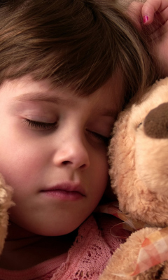 Das Child Sleeping With Teddy Bear Wallpaper 240x400