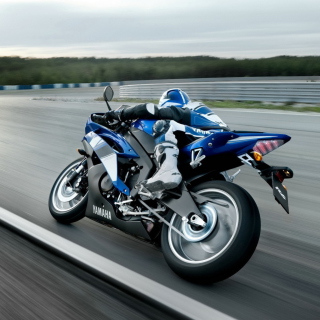 Free Yamaha Bike Picture for Samsung Breeze B209