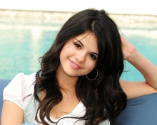 Selena Gomez wallpaper 220x176
