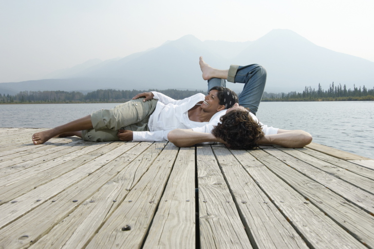 Couple On River screenshot #1