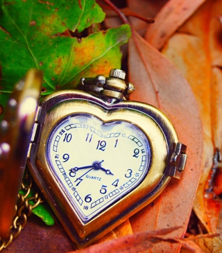 Vintage Heart-Shaped Watch - Obrázkek zdarma pro 128x160