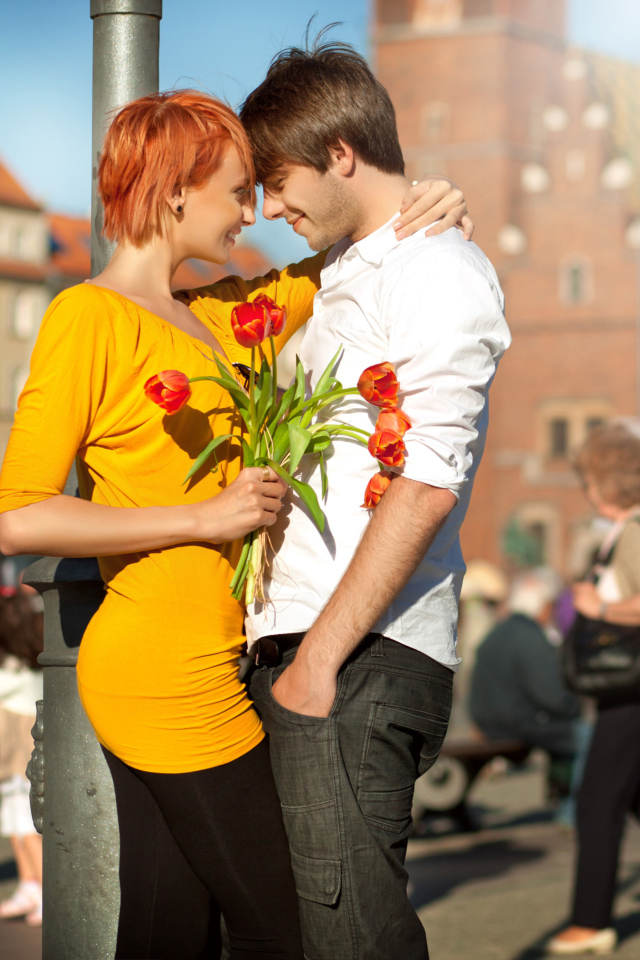 Romantic Date In The City wallpaper 640x960
