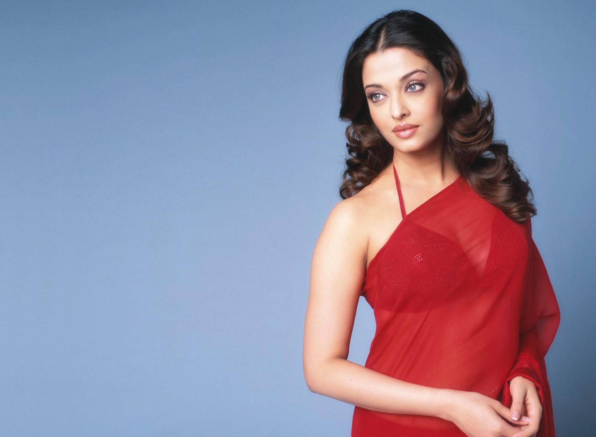 Sfondi Aishwarya Rai Red Dress 1920x1408