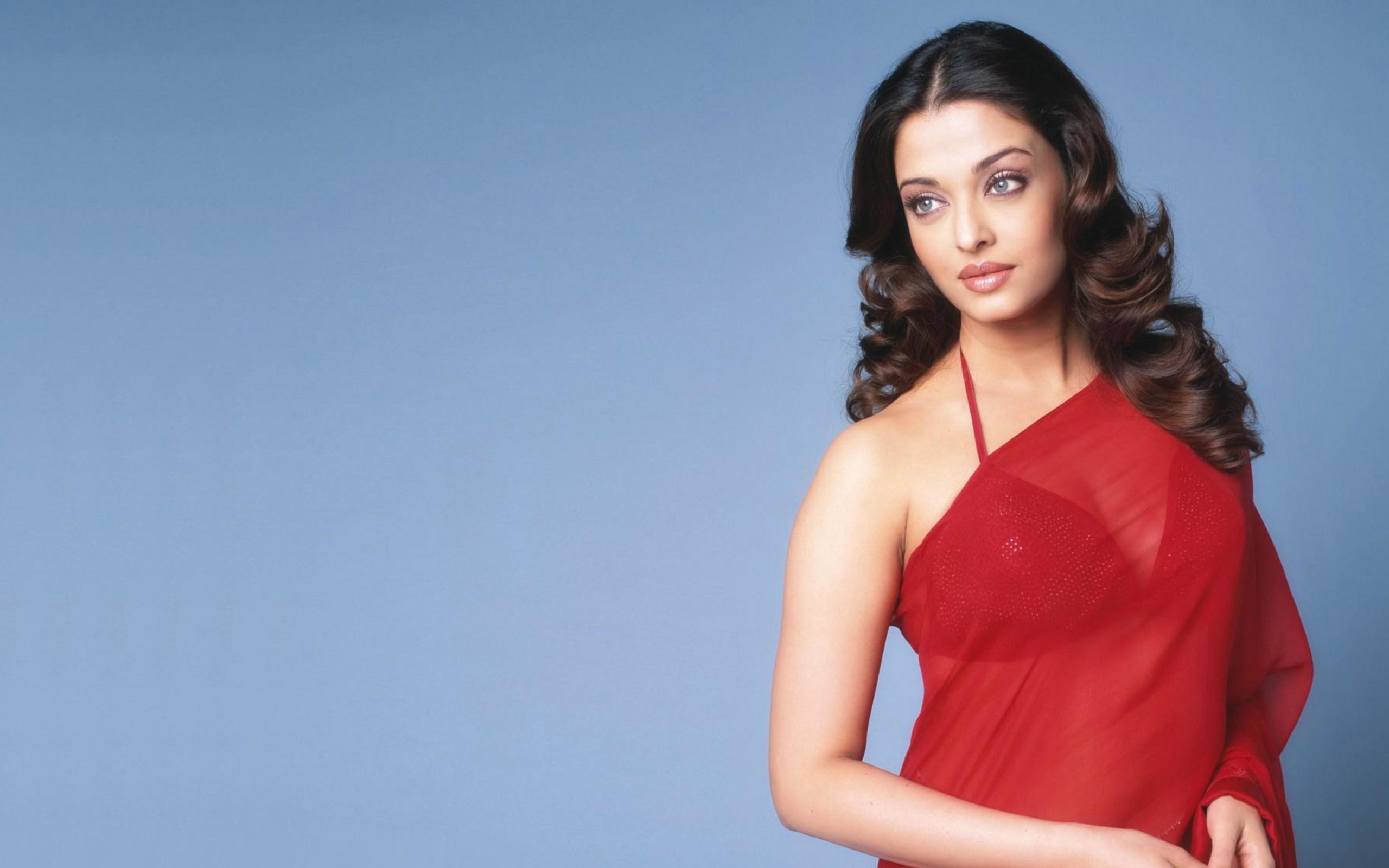 Sfondi Aishwarya Rai Red Dress 2560x1600