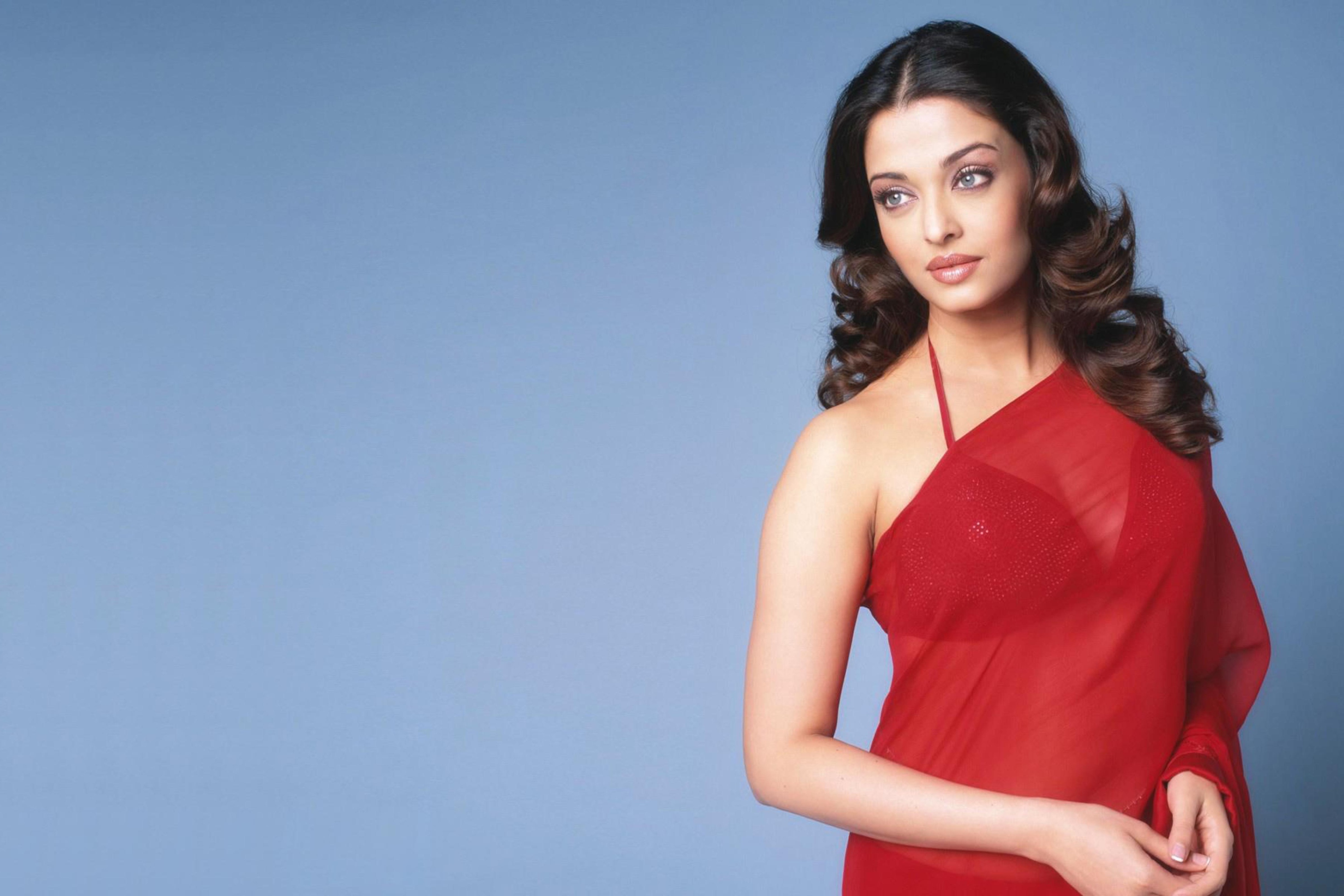 Sfondi Aishwarya Rai Red Dress 2880x1920