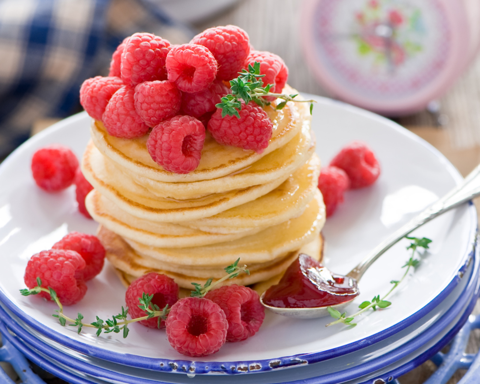 Tasty Raspberry Pancakes wallpaper 1600x1280