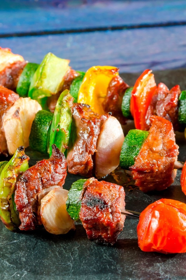 Das Shish kebab barbecue Wallpaper 640x960