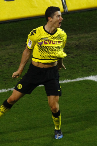 Fondo de pantalla Robert Lewandowski 320x480