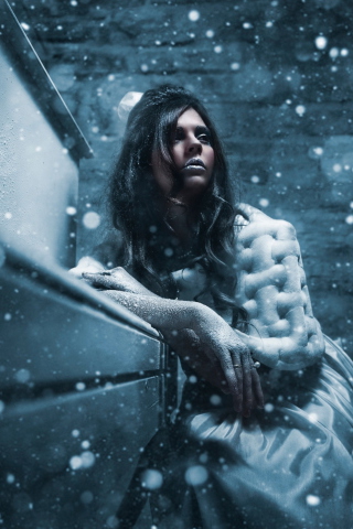 Snow Woman wallpaper 320x480