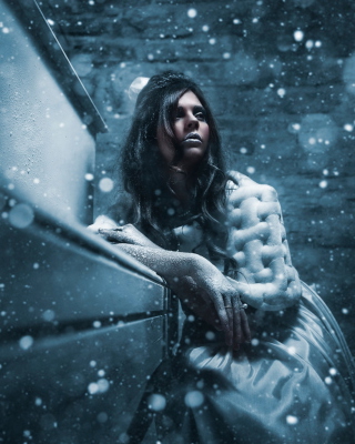 Kostenloses Snow Woman Wallpaper für 240x320