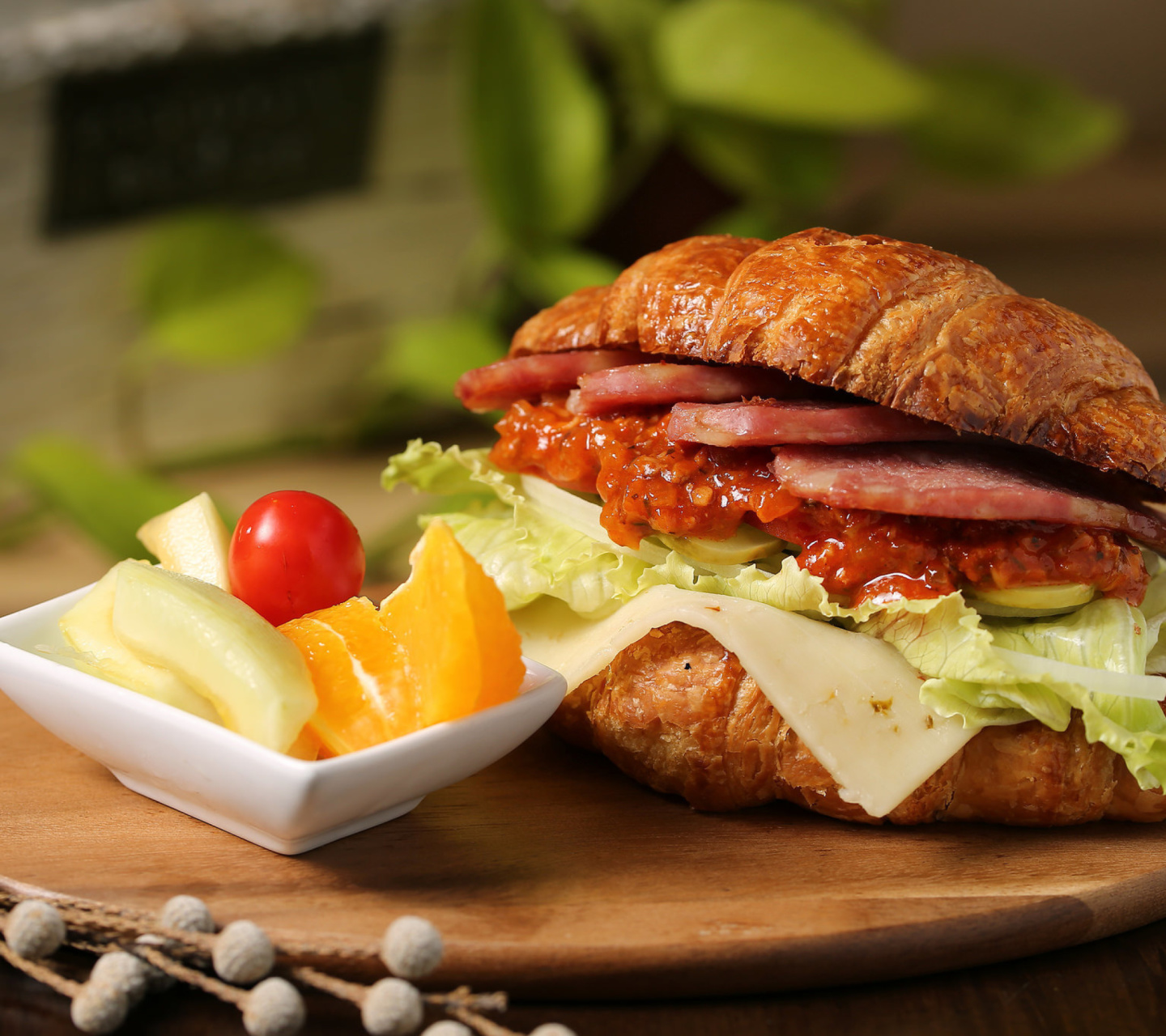 Обои Croissant with ham 1440x1280