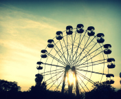 Sunlight Through Ferris Wheel screenshot #1 176x144