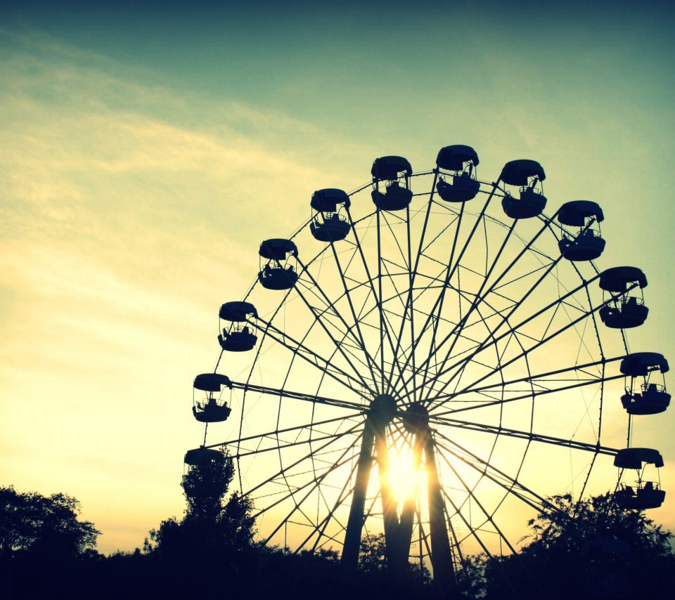 Das Sunlight Through Ferris Wheel Wallpaper 960x854