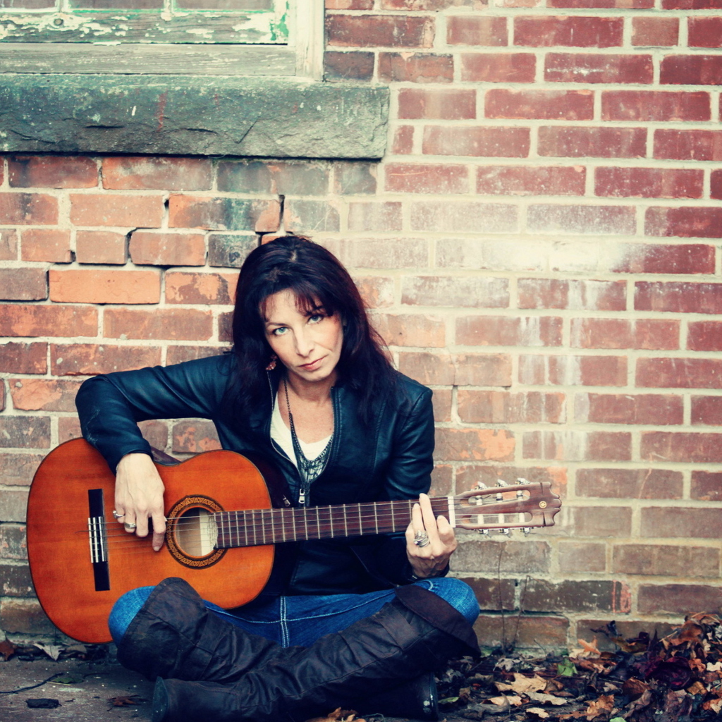 Sfondi Woman With Guitar 1024x1024