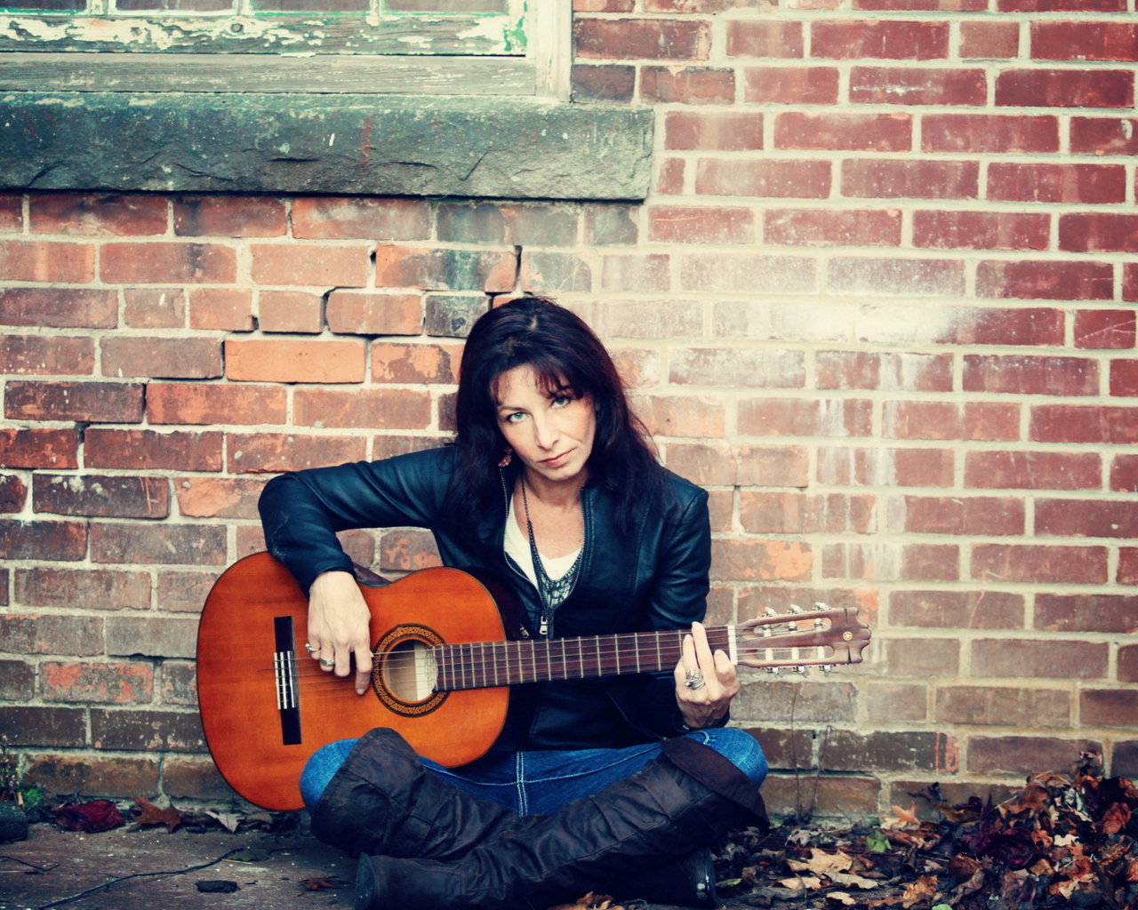 Sfondi Woman With Guitar 1280x1024