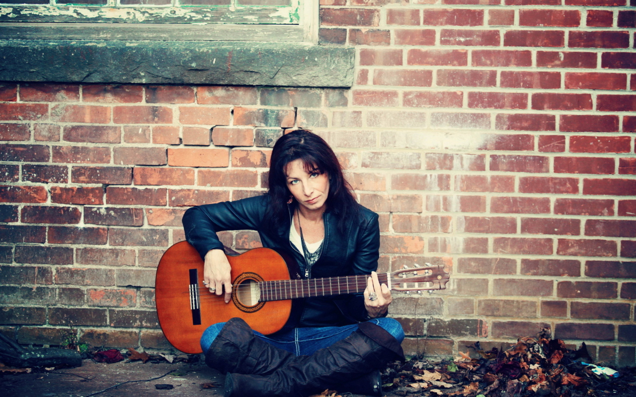 Sfondi Woman With Guitar 1280x800