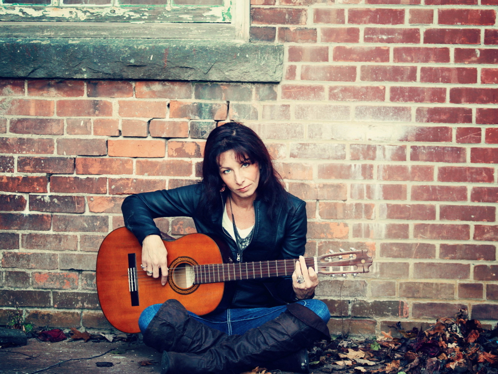 Sfondi Woman With Guitar 1600x1200