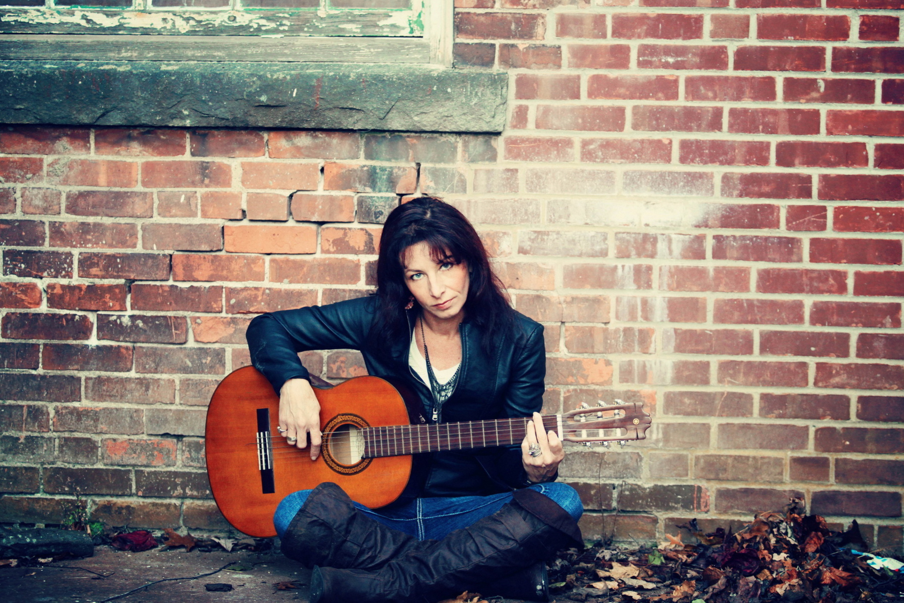 Screenshot №1 pro téma Woman With Guitar 2880x1920