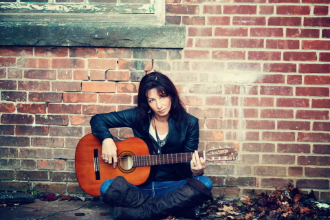 Screenshot №1 pro téma Woman With Guitar 480x320