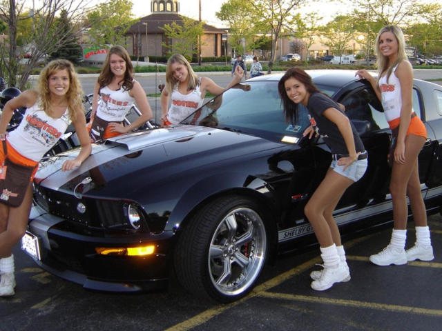 Car Girls wallpaper 640x480