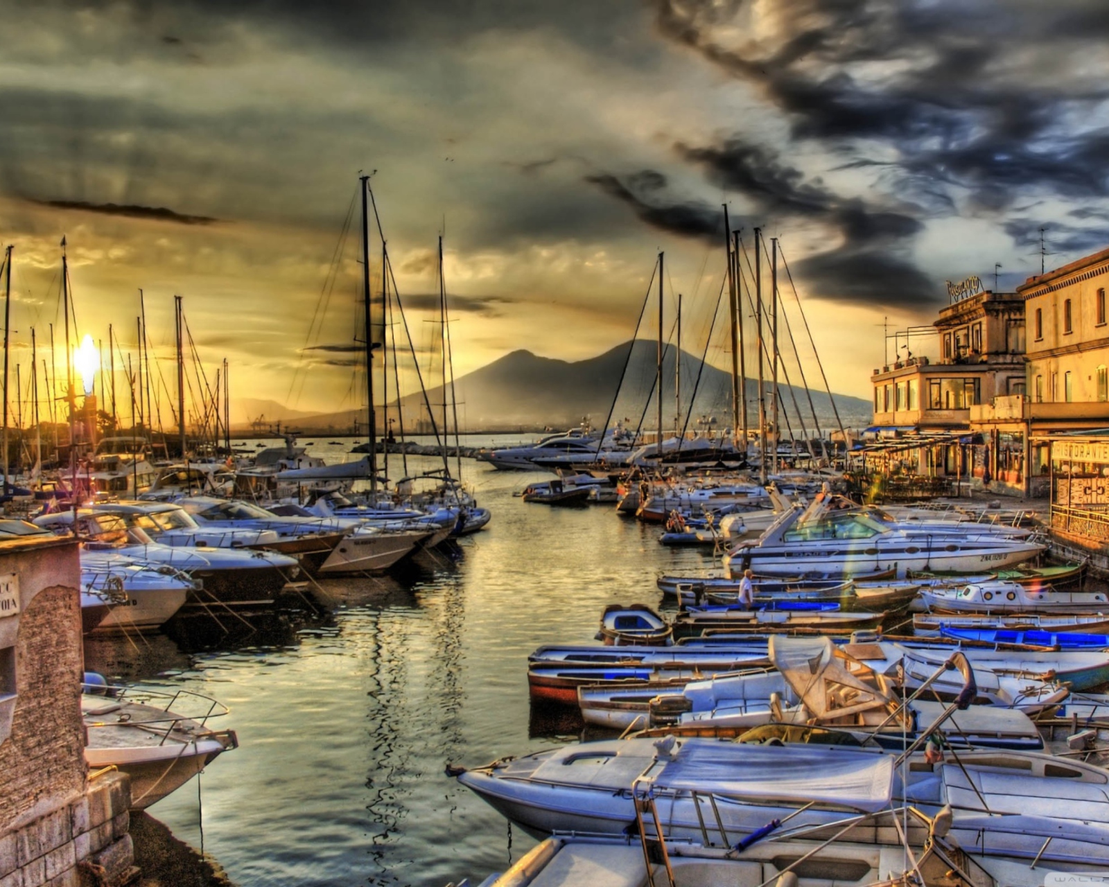 Fondo de pantalla Sunrise In Naples 1600x1280