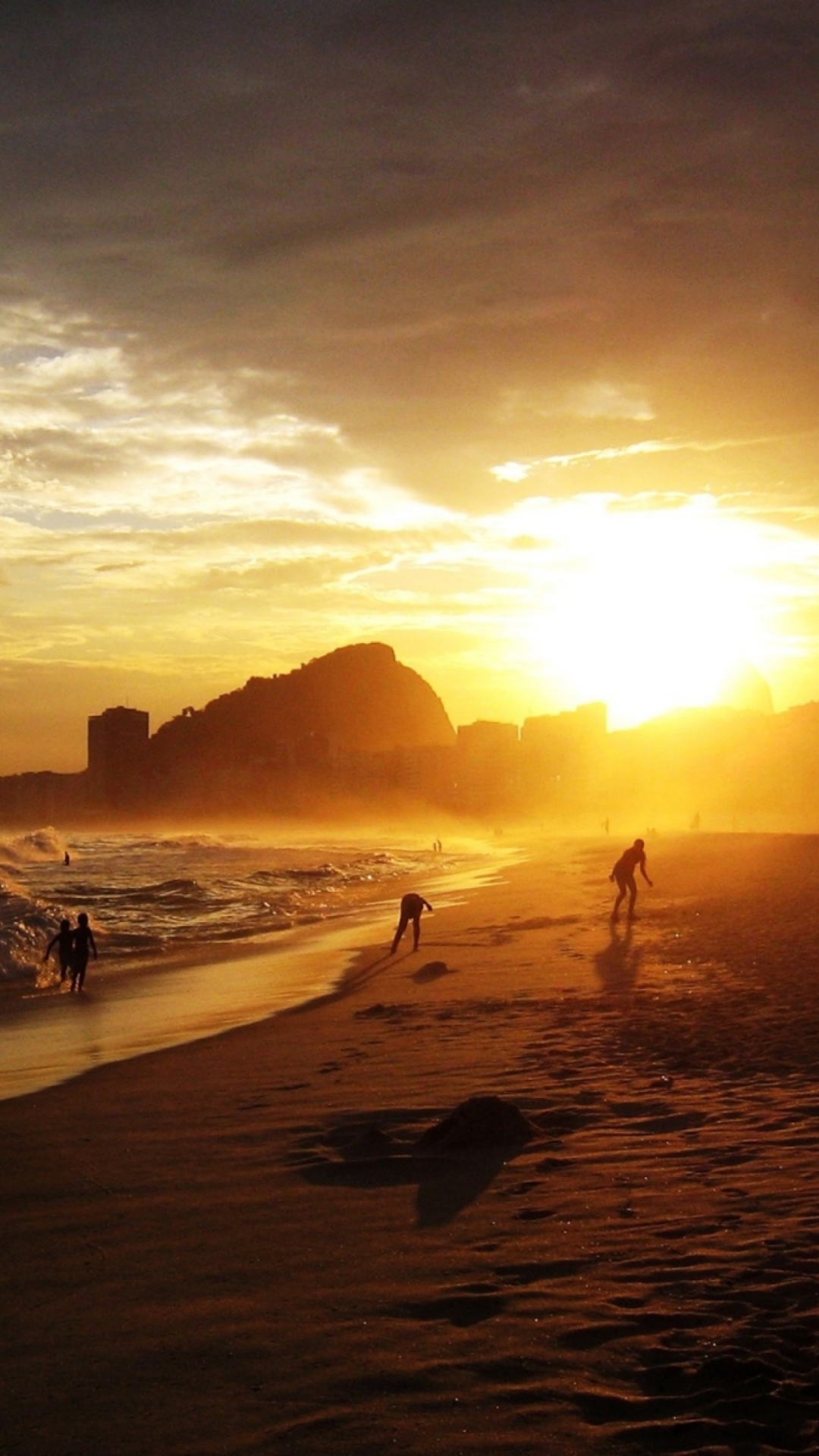 Das Copacabana Beach Sunset Wallpaper 1080x1920