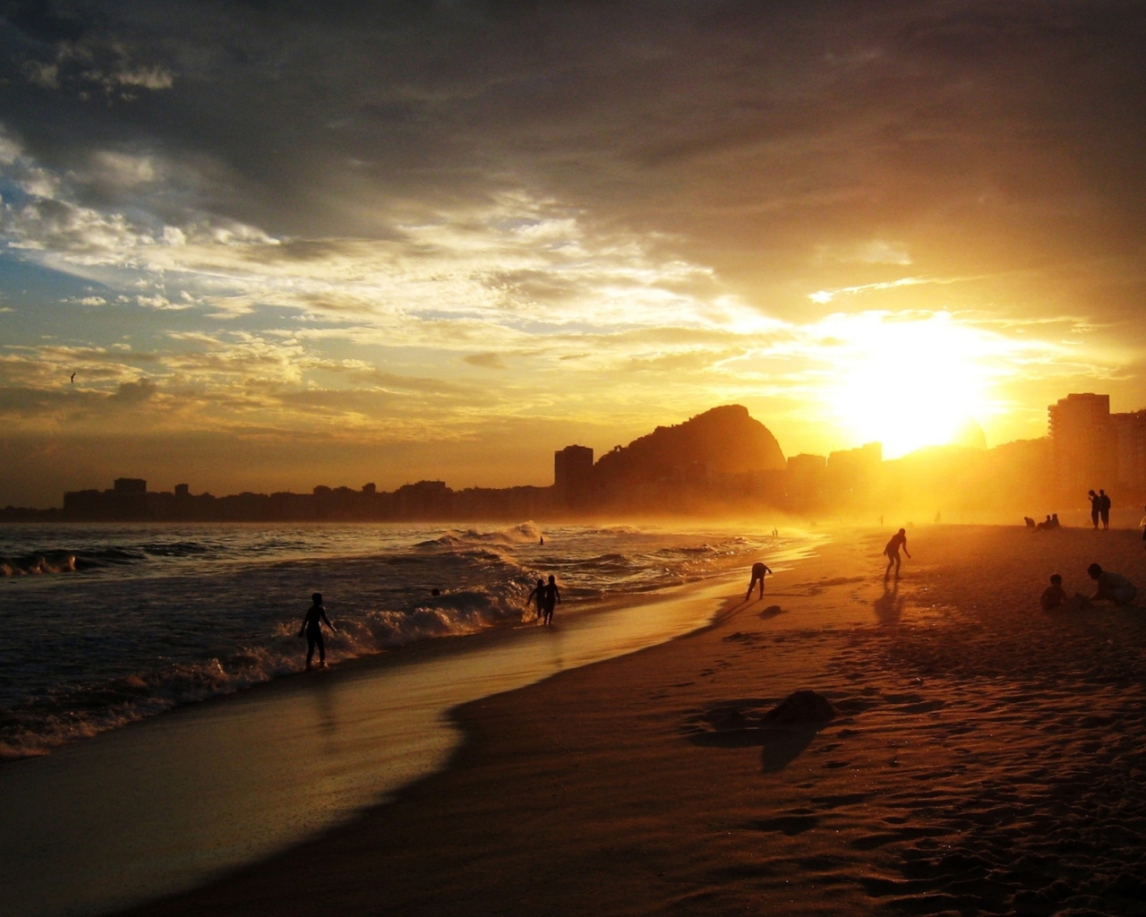 Fondo de pantalla Copacabana Beach Sunset 1280x1024