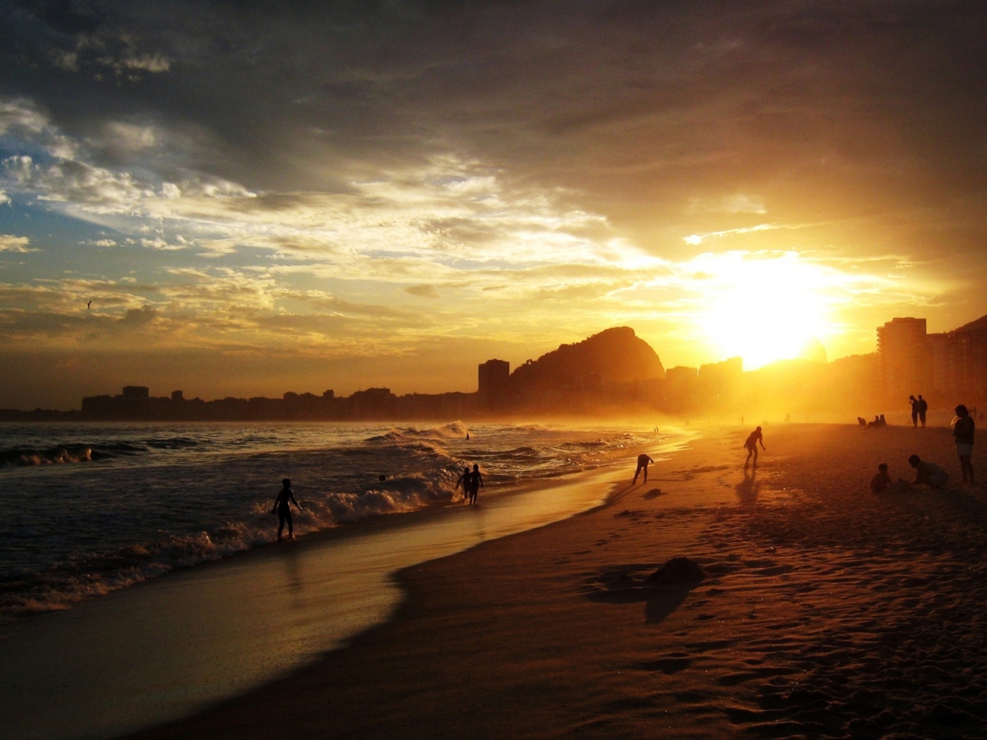 Das Copacabana Beach Sunset Wallpaper 1400x1050