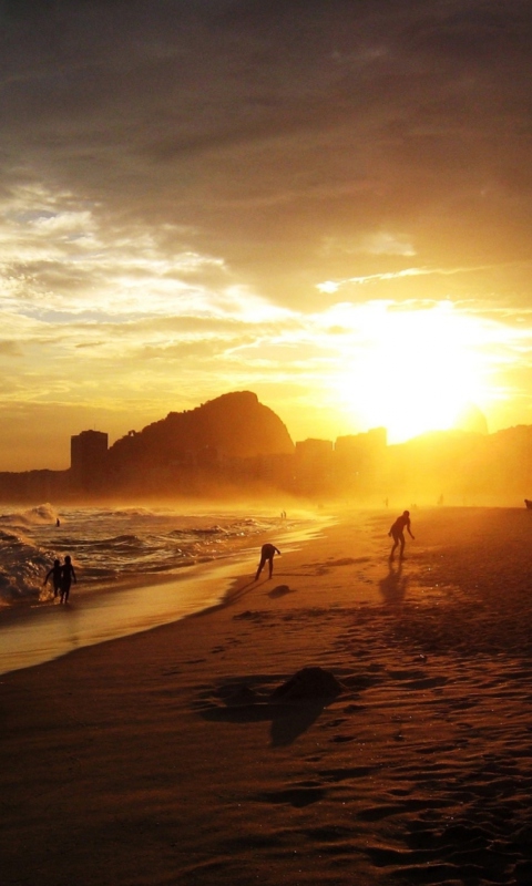 Das Copacabana Beach Sunset Wallpaper 480x800