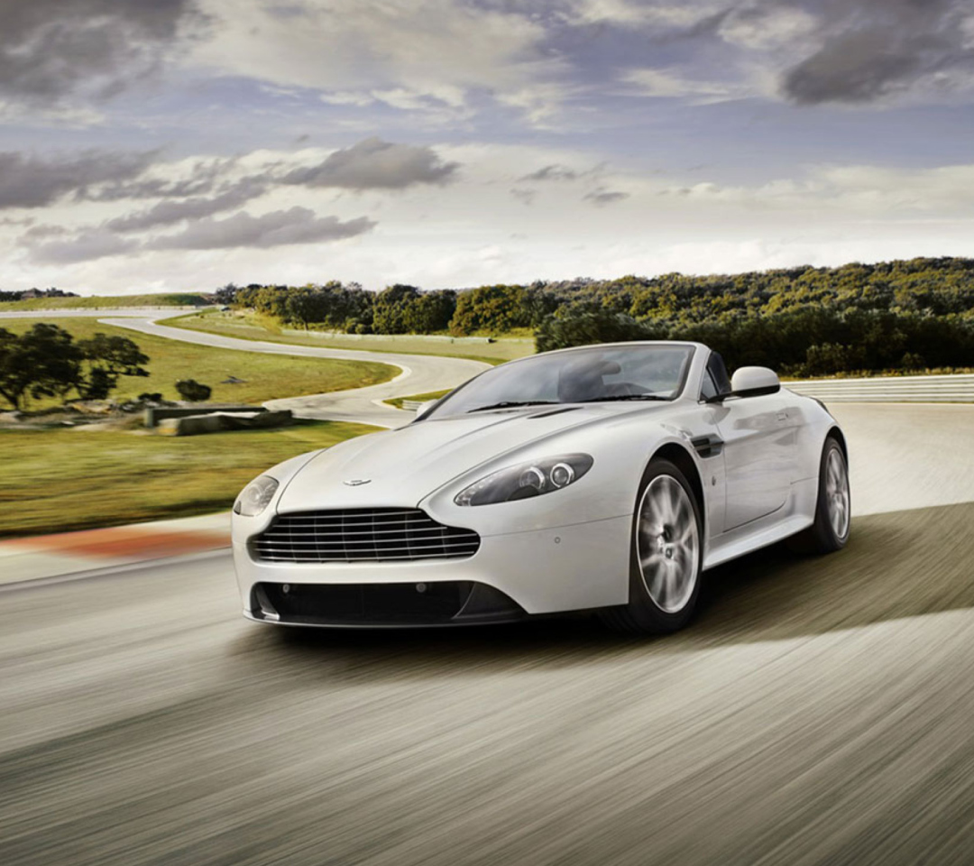Aston Martin Vantage S wallpaper 1080x960