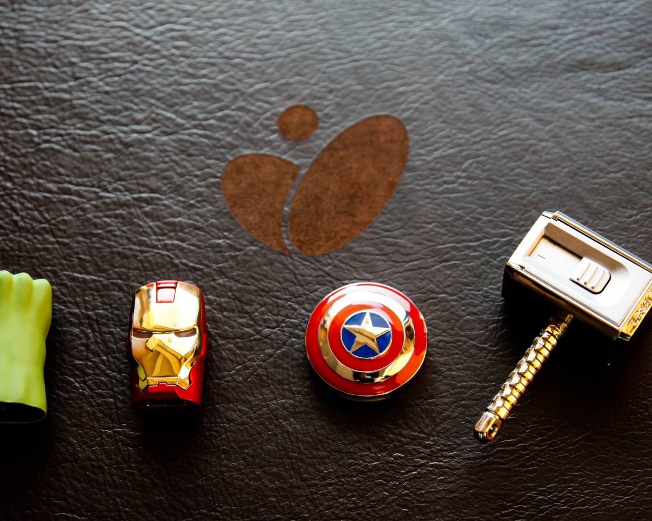 Обои Avengers USB Flash Drives 1280x1024
