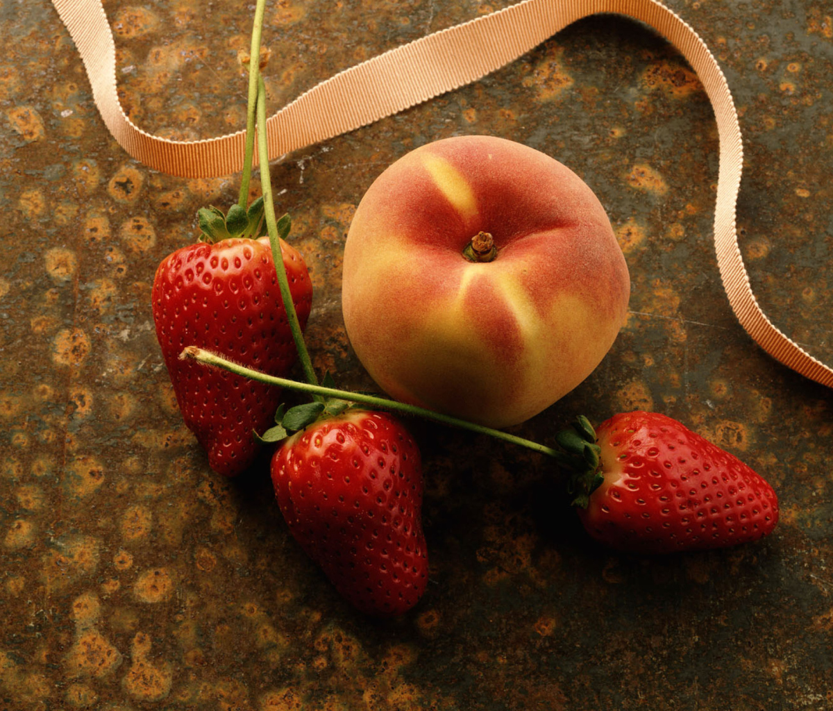Das Strawberry And Peach Wallpaper 1200x1024