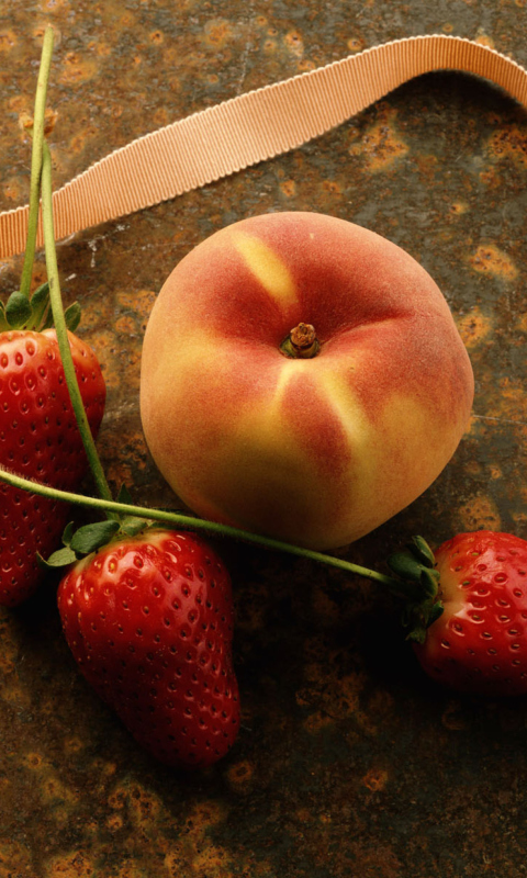 Das Strawberry And Peach Wallpaper 480x800
