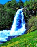 Screenshot №1 pro téma Waterfall Trekking in the mountains 128x160