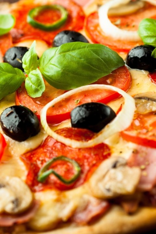 Das Pizza with mushrooms and tomatoes Wallpaper 320x480