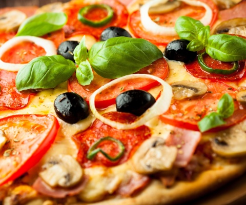 Pizza with mushrooms and tomatoes wallpaper 480x400