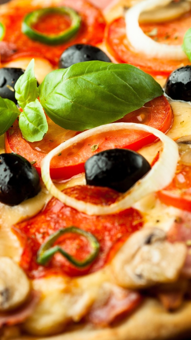 Fondo de pantalla Pizza with mushrooms and tomatoes 640x1136