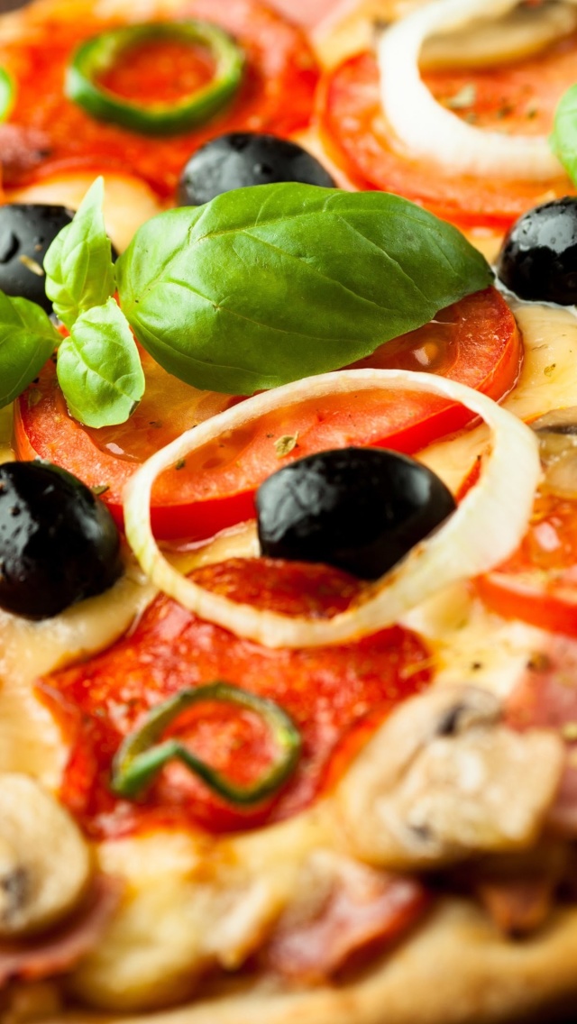 Обои Pizza with mushrooms and tomatoes 640x1136