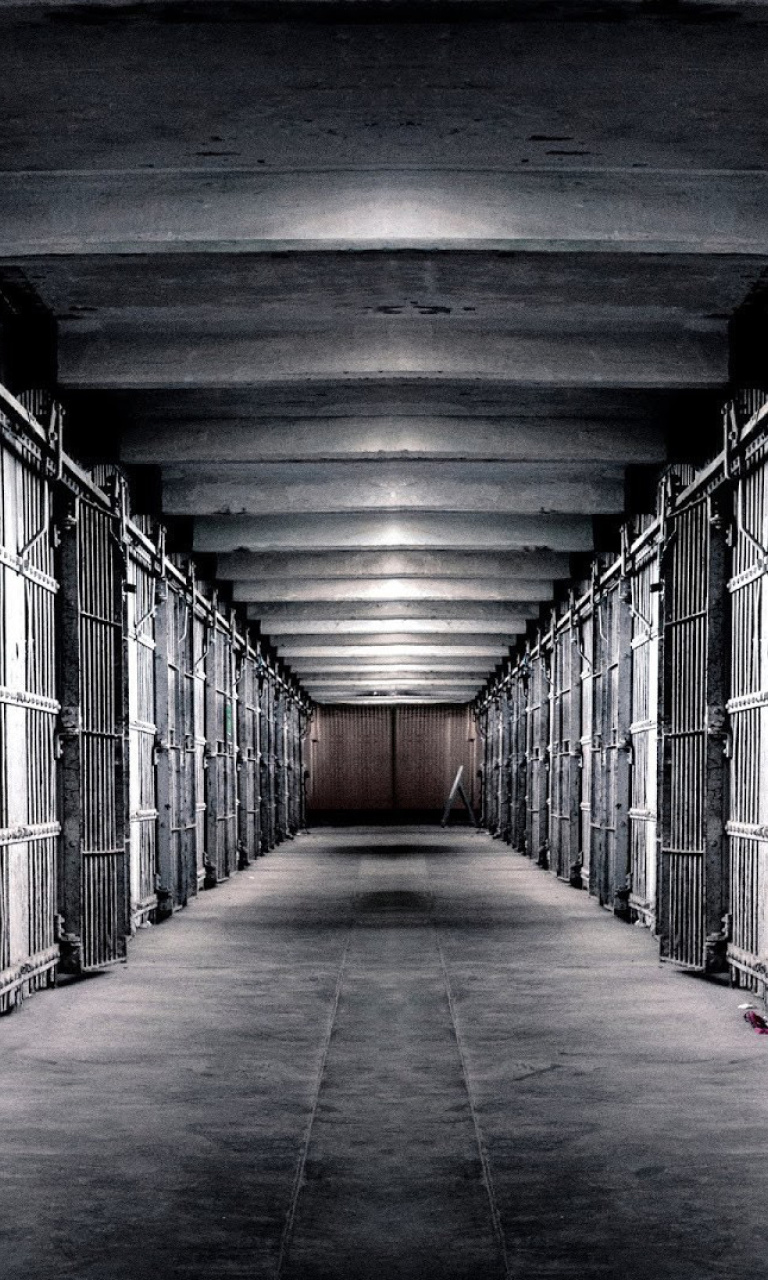 Обои Inside in Alcatraz Prison 768x1280