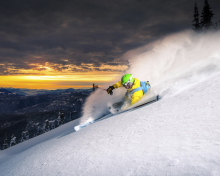 Fondo de pantalla Skiing At Sunrise 220x176