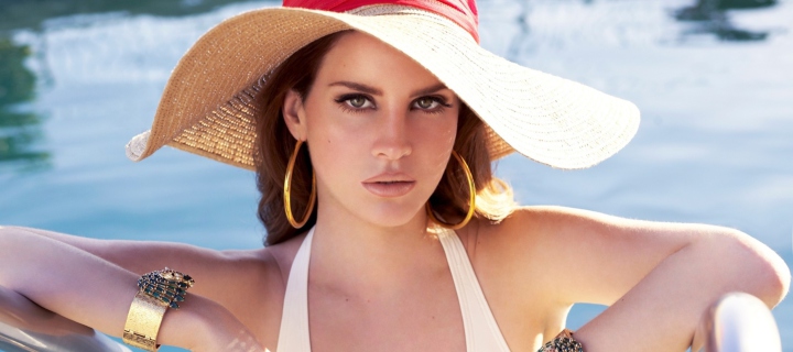 Lana Del Rey In Pool wallpaper 720x320