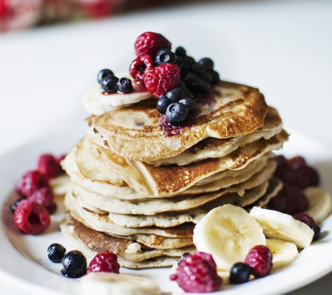 Sfondi Pancakes With Sweet Berries 1080x960