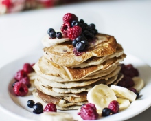 Fondo de pantalla Pancakes With Sweet Berries 220x176