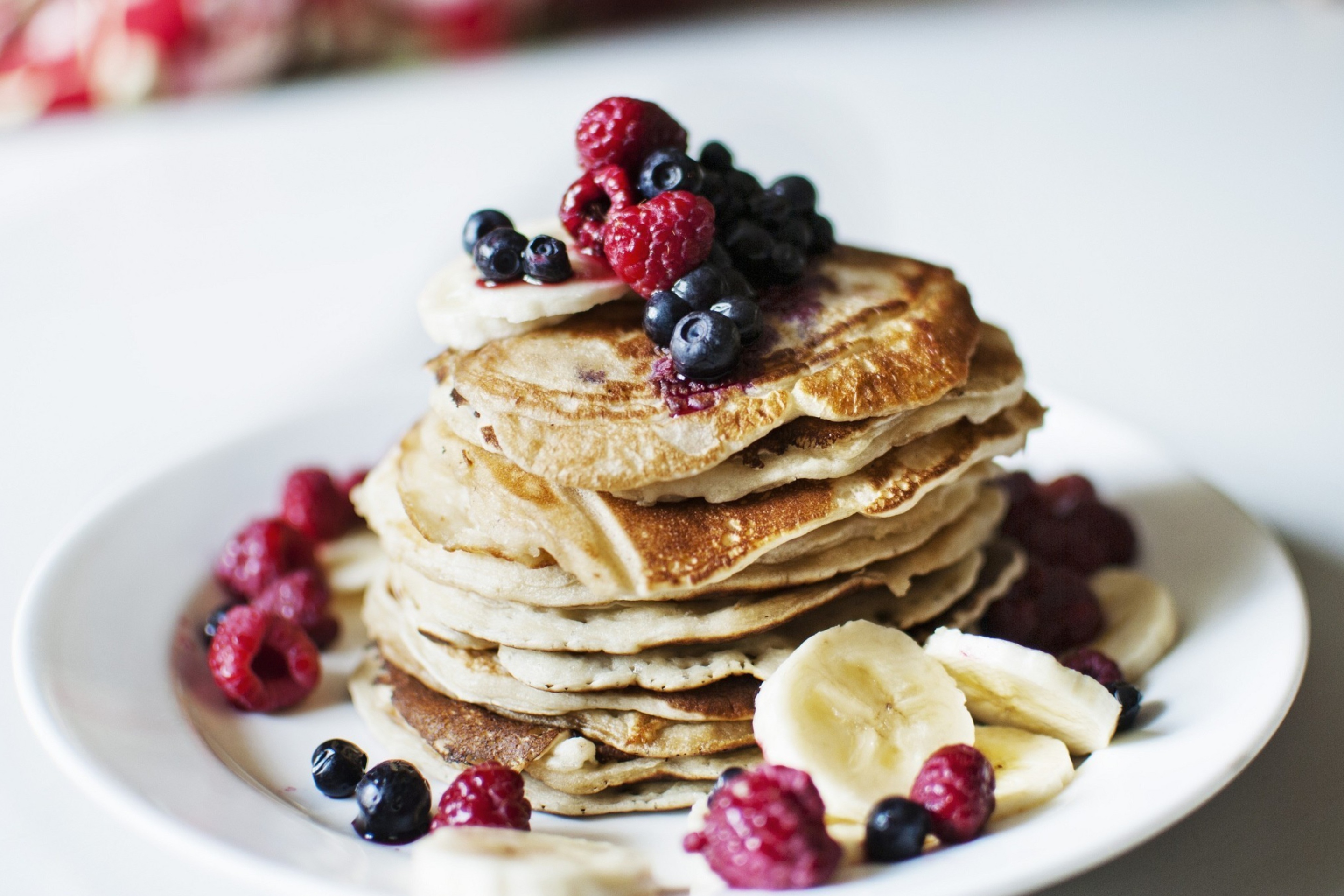 Das Pancakes With Sweet Berries Wallpaper 2880x1920