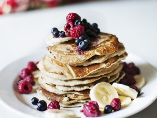 Screenshot №1 pro téma Pancakes With Sweet Berries 320x240