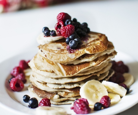 Sfondi Pancakes With Sweet Berries 480x400