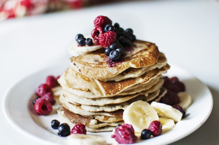 Das Pancakes With Sweet Berries Wallpaper