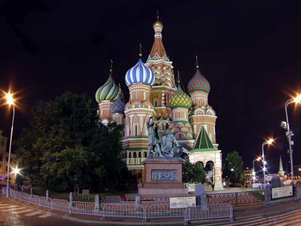 Cathedral of Vasily the Blessed in Red Square in Moscow wallpaper 1024x768