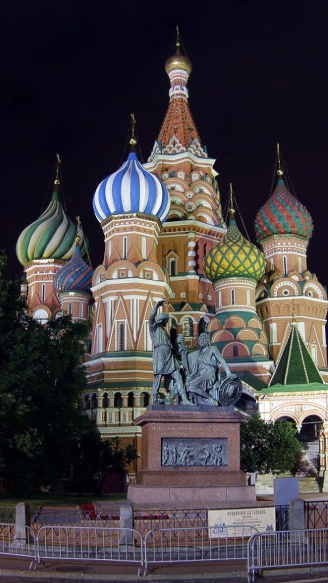 Fondo de pantalla Cathedral of Vasily the Blessed in Red Square in Moscow 1080x1920