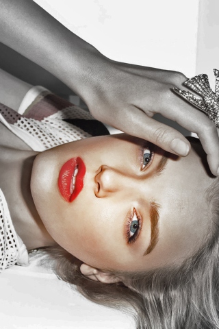 Blue Eyes Red Lips wallpaper 320x480